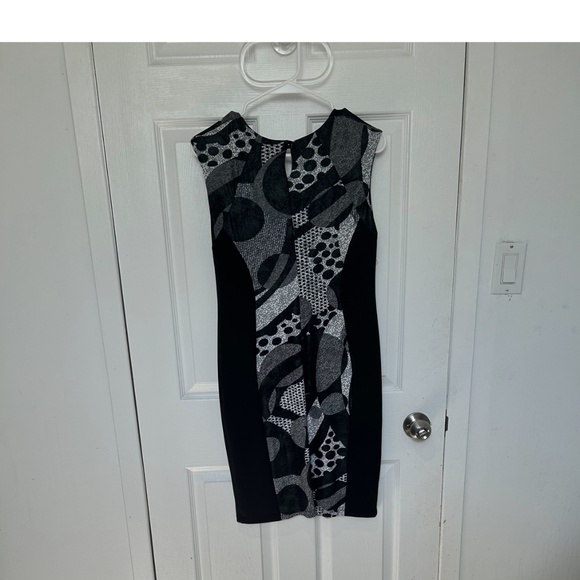 Slim dress - Picture 1 of 3